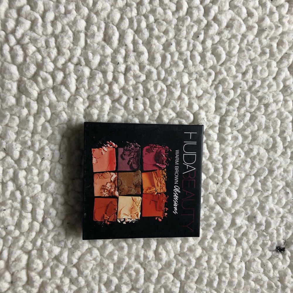 Huda eyeshadow pallet